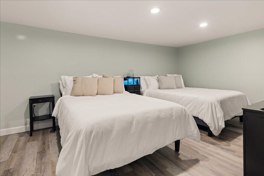 Building Photo - 27 S Oakland Ave