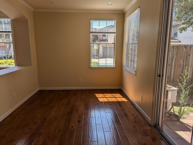 Building Photo - 2228 Lenox Plz
