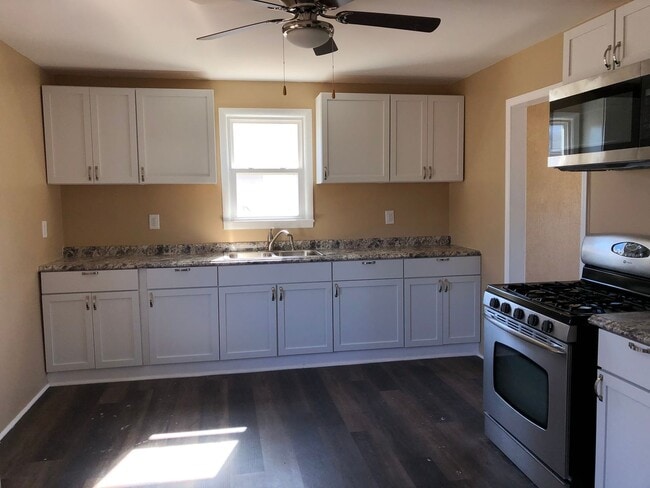 Building Photo - Comfortable Family Home in Prime Colona Location