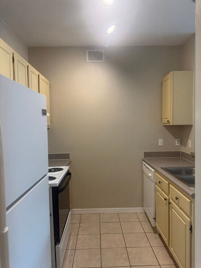 Building Photo - Condo in Resort Style Community of Legacy Dunes, Kissimmee