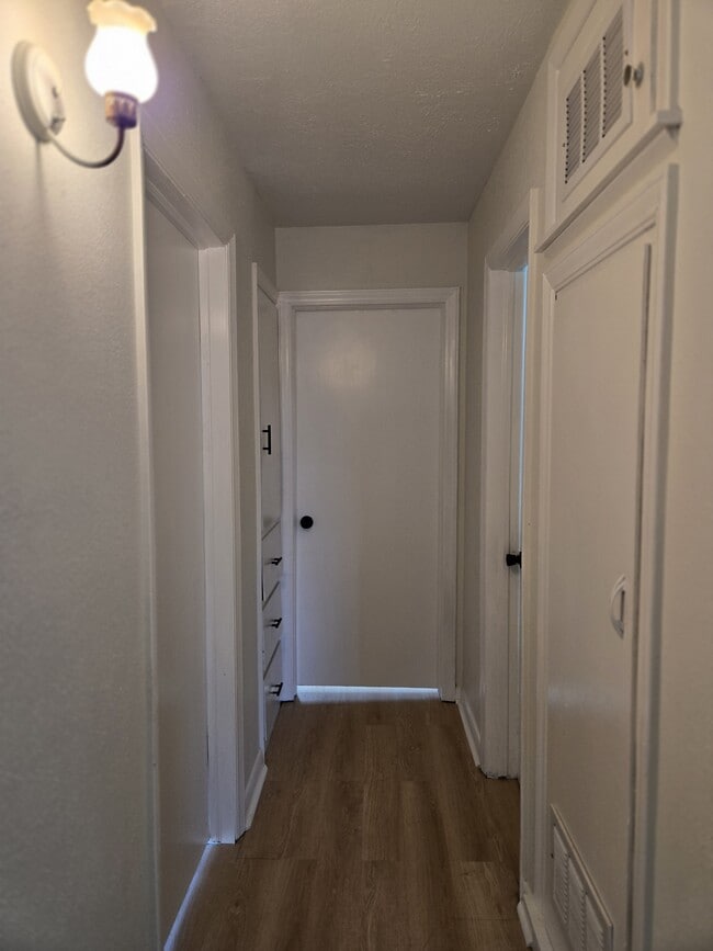 Building Photo - 1219 N Harding Ave