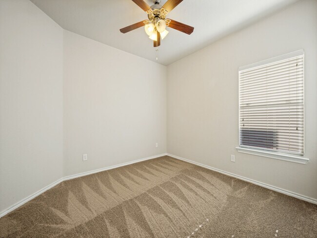 Building Photo - 3213 Hornbeam St