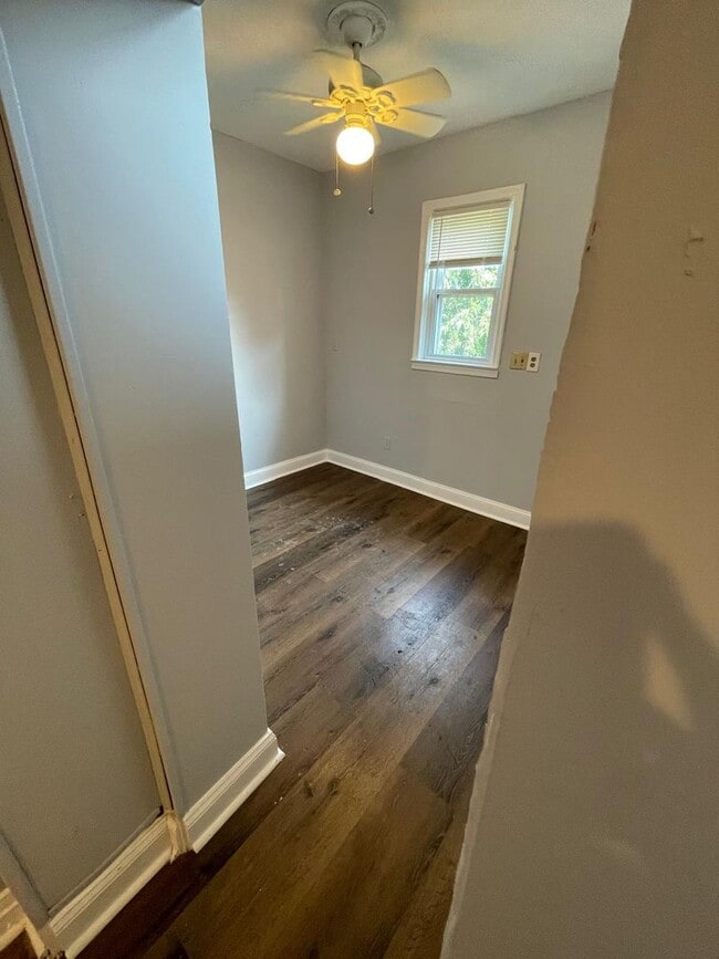 Building Photo - 3840 Dolfield Ave