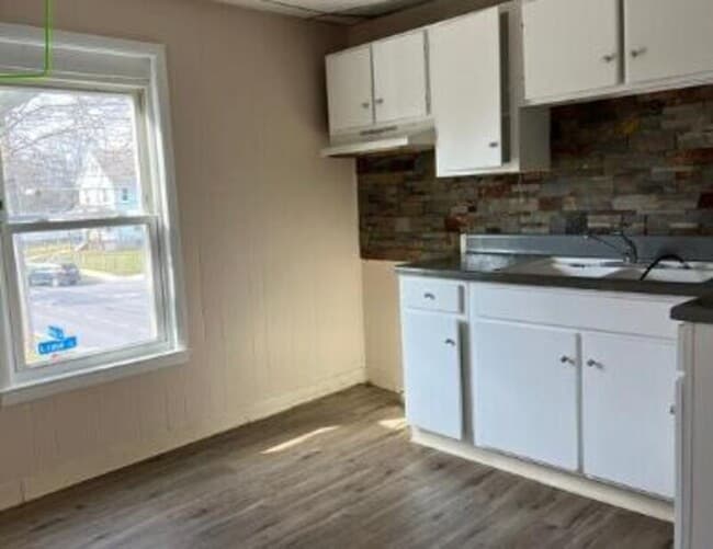 Building Photo - 98 Lime St