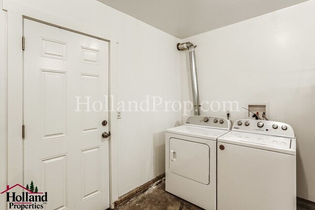 Building Photo - Beautifully 2 bedroom 1 bath single level home in Beaverton