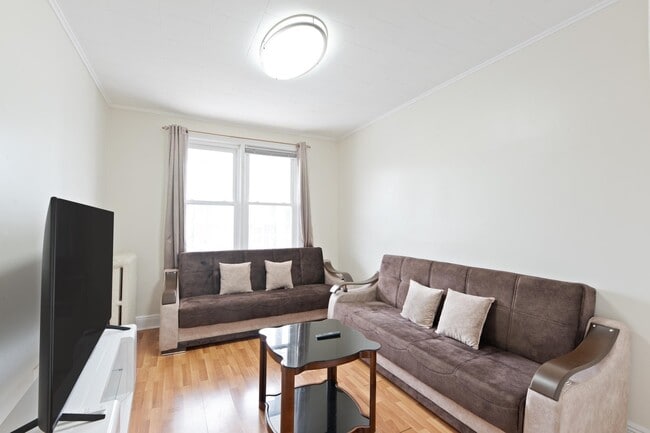 Building Photo - 9 W 15th St