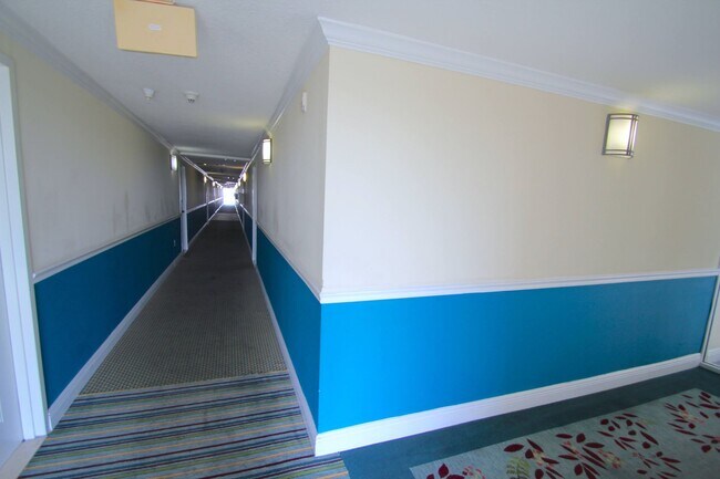 Building Photo - Modern 1-Bedroom 1-Bathroom with a den, centrally located in Miami