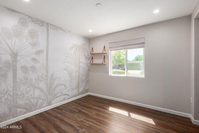 Building Photo - 3528 E Cortez St