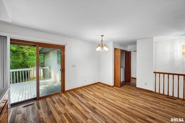 Building Photo - 2321 W Pintura Ct