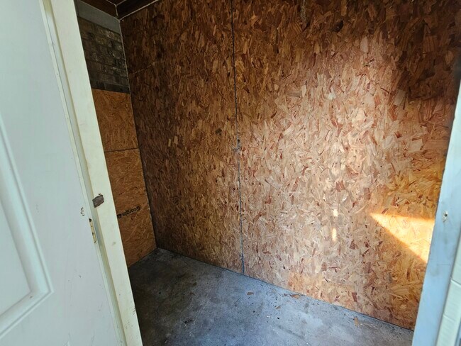 Building Photo - 108 E Lakemont Dr
