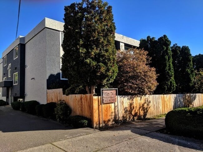 Building Photo - Win Don