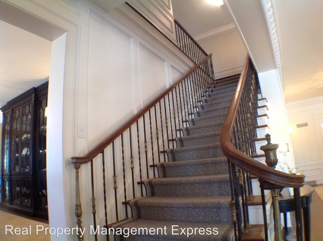 Building Photo - 1 W Penmarch Pl