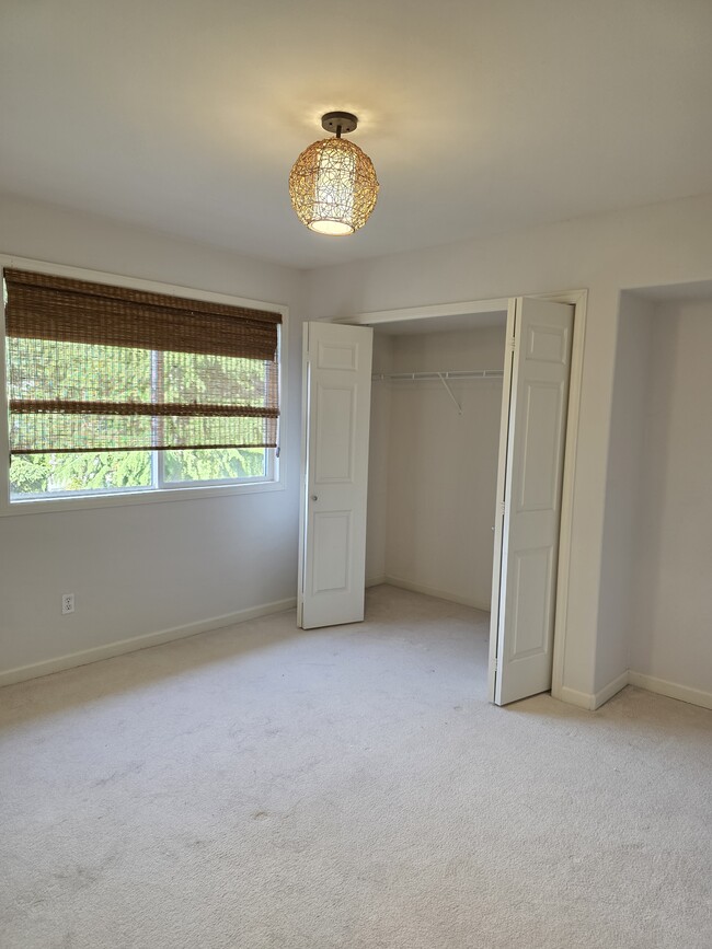 Building Photo - 15824 SE 59th Pl