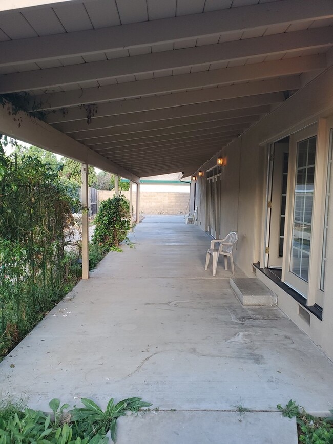 Building Photo - Modesto 3 bedroom 2.5  bathroom off McHenry