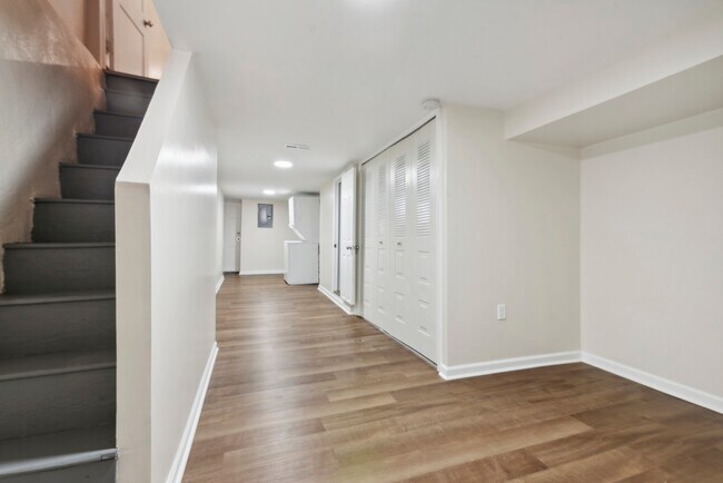 Building Photo - 5541 Hadfield St