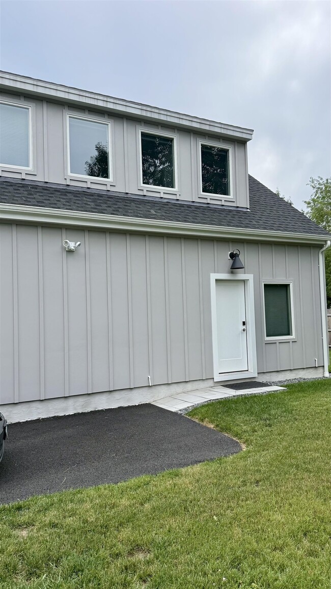 Building Photo - 5 Douglas Cir