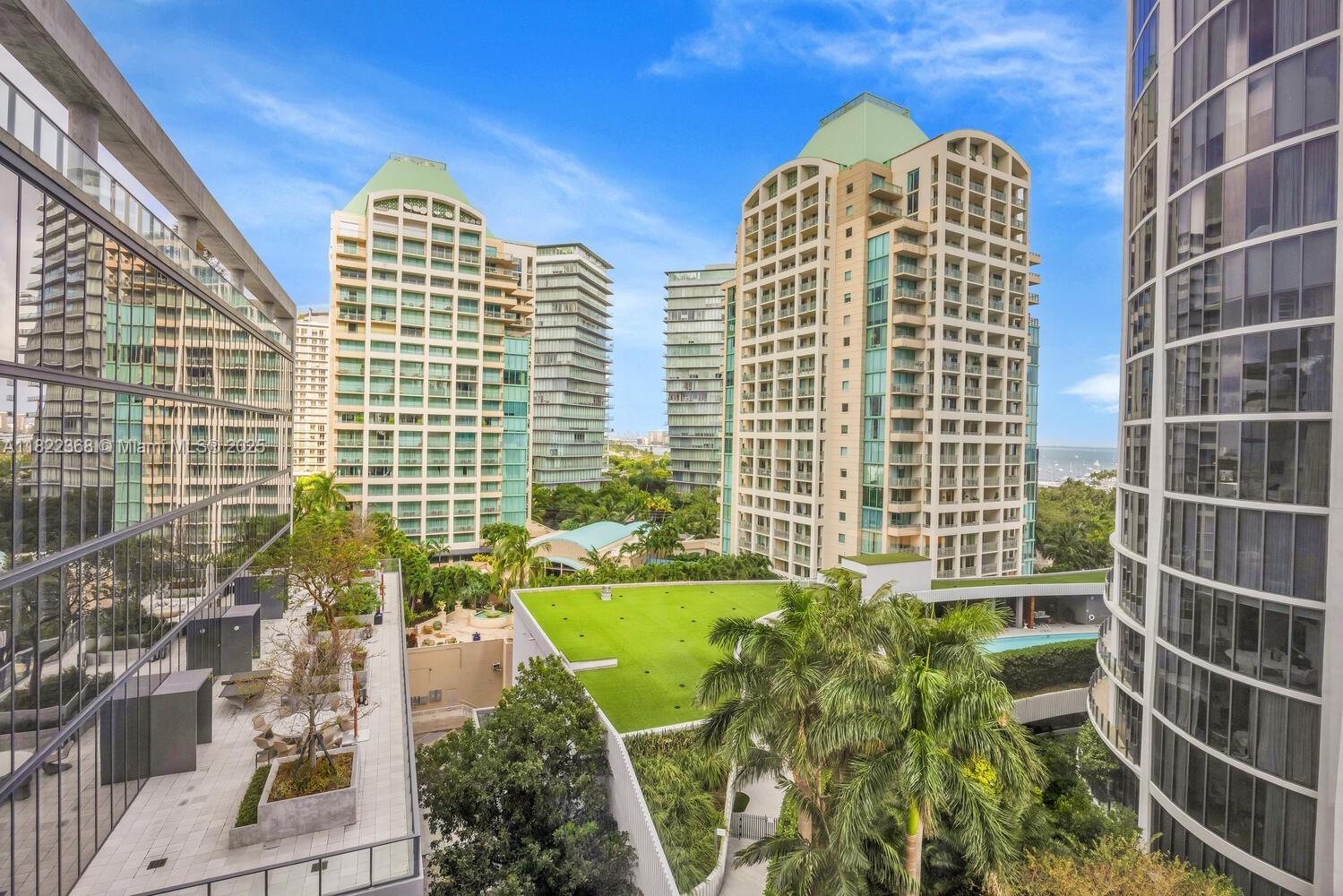 Building Photo - 2831 S Bayshore Dr