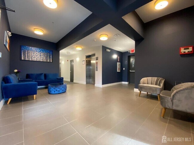 Building Photo - 22 Center St