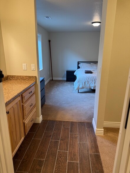 Building Photo - 1213 E St Josephs St