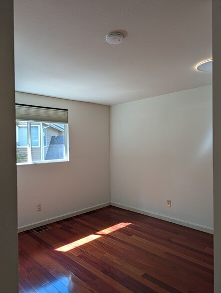 Building Photo - 2622 235th Ct NE