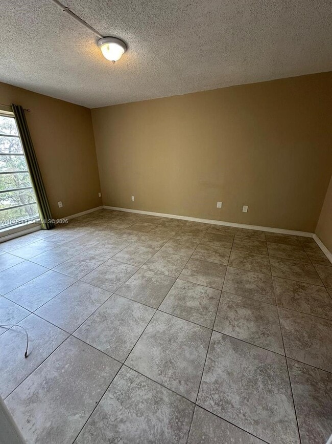 Building Photo - 9170 Fontainebleau Blvd