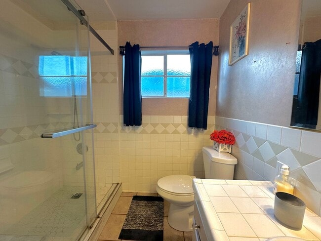 Building Photo - Beautiful 4 Bed / 3 Bath Home in Garden Grove For Rent