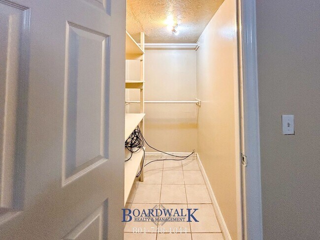 Building Photo - 2106 Western Charm Dr