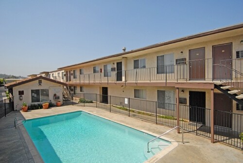 DEEP SWIMMIMG POOL - Valle at 9121 Kenwood