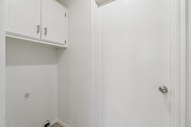 Building Photo - 1033 Mabel C Fry Blvd