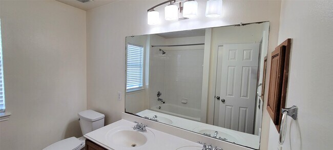 Building Photo - 8801 Sun Haven Ln