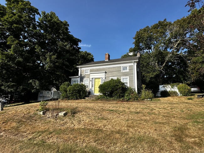 Building Photo - 33 E Pattagansett Rd
