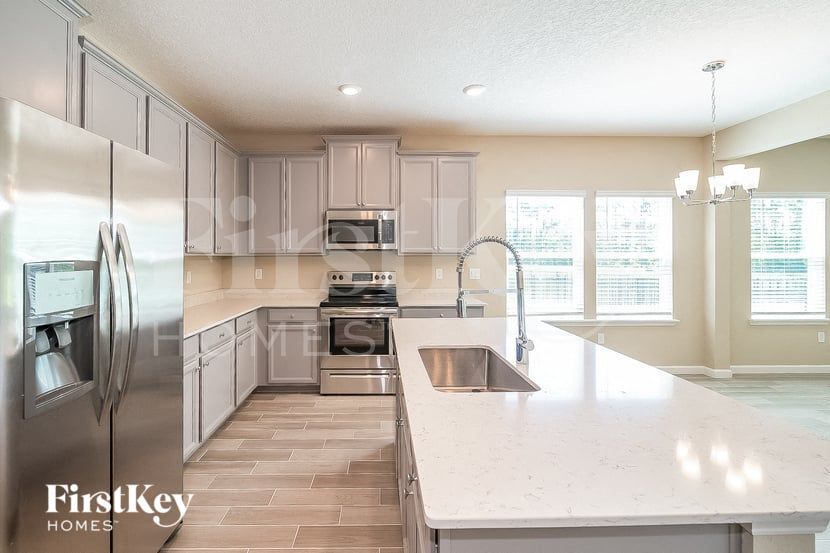 Building Photo - 10111 Roman Ln