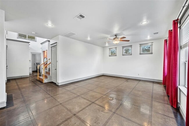 Building Photo - 5617 Clay Ave