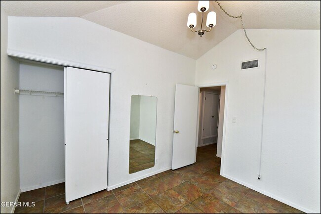 Building Photo - 853 Nita Fay Dr