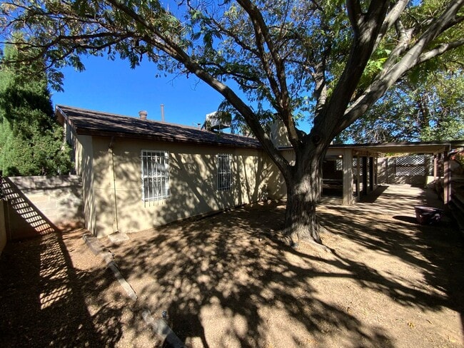 Building Photo - 4 Bedroom Single Story Home Near Juan Tabo Blvd SE & Central Ave SE by Four Hills!