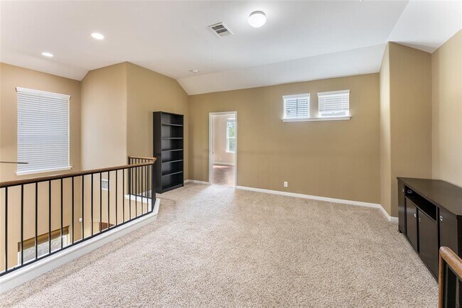 Building Photo - 13400 Briarwick Dr