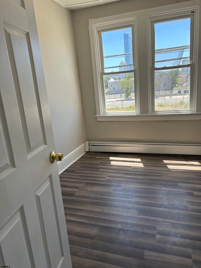 Building Photo - 711 Harris Pl