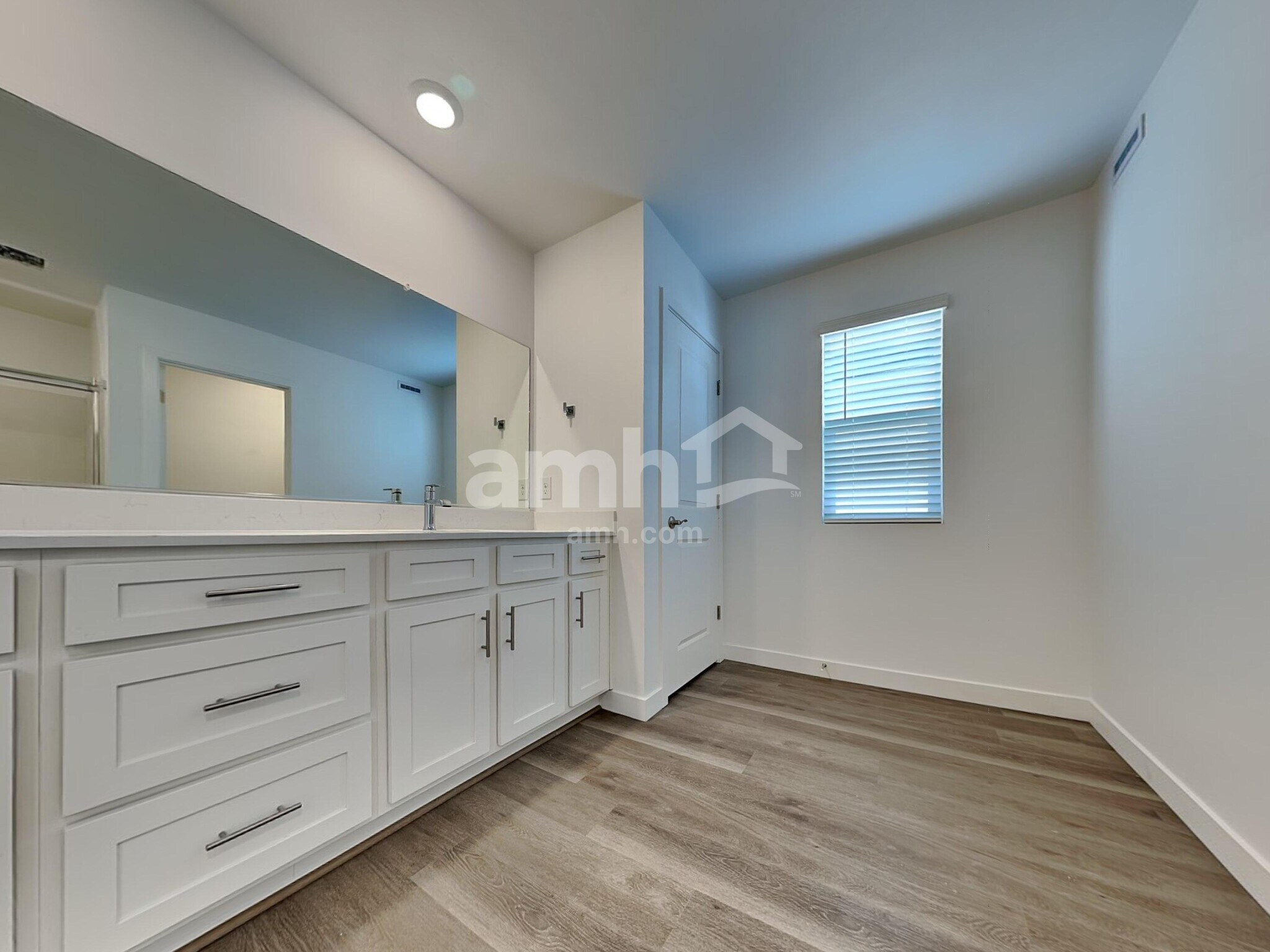 Building Photo - 6144 W Calle Lingo
