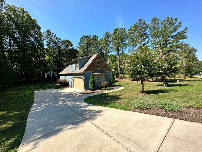 Building Photo - 8643 Amandine Way