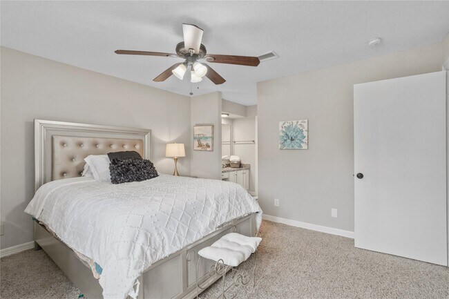 Building Photo - 2938 Camelot Ln