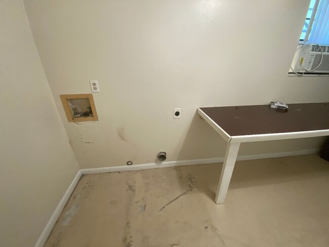 Building Photo - 3 Bedroom 2 Bath Home in Edgewater for RENT!