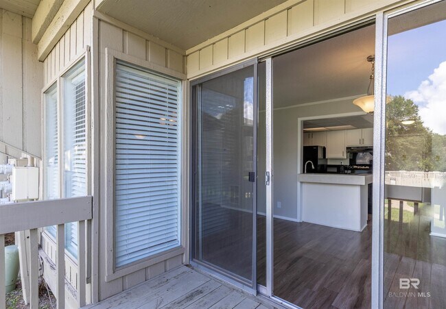 Building Photo - 1061 Sea Cliff Dr N