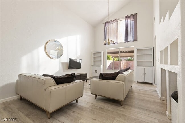 Building Photo - 7820 Mount Angel Dr