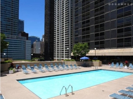 Building Photo - 449 E Ohio St