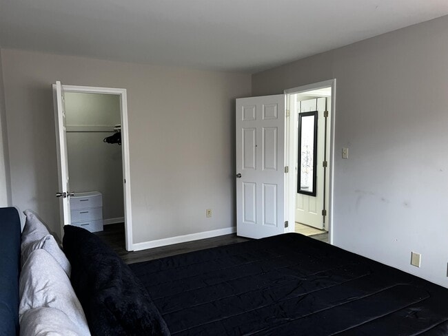 Building Photo - 1281 Schaub Dr