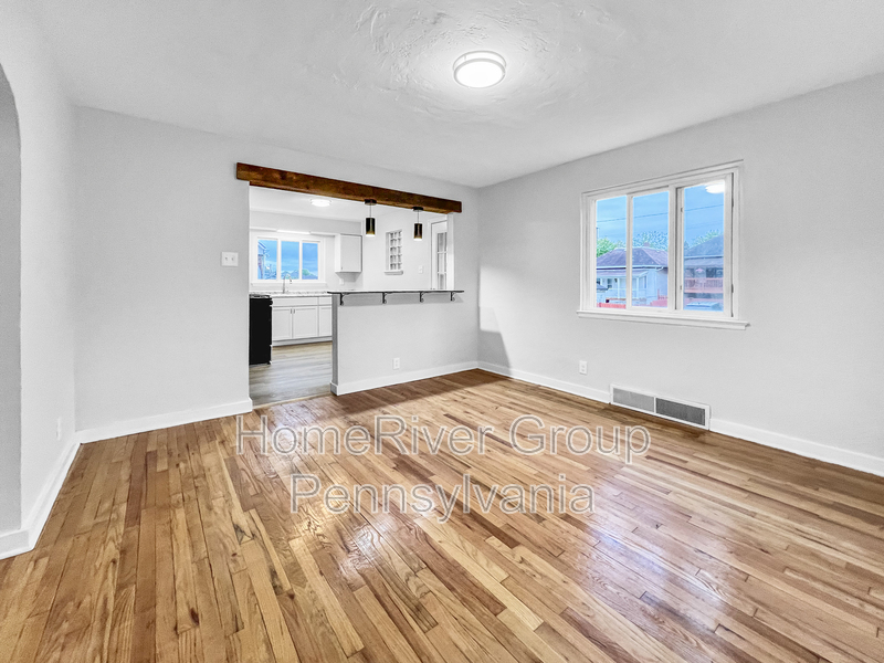 Building Photo - 1066 Elwell St