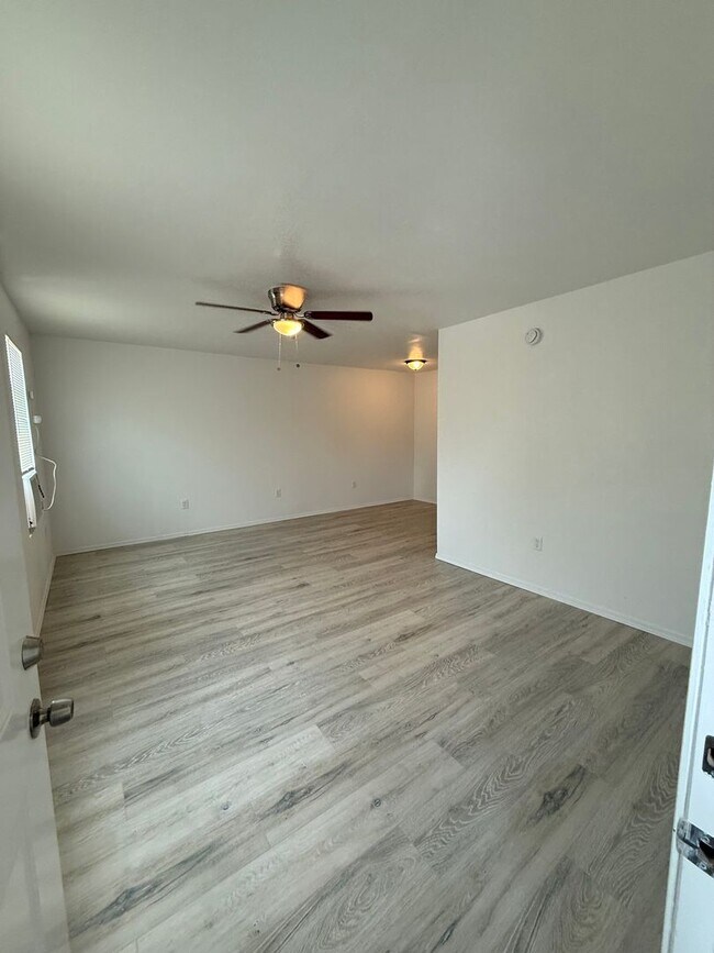Building Photo - 1043 Monet Dr
