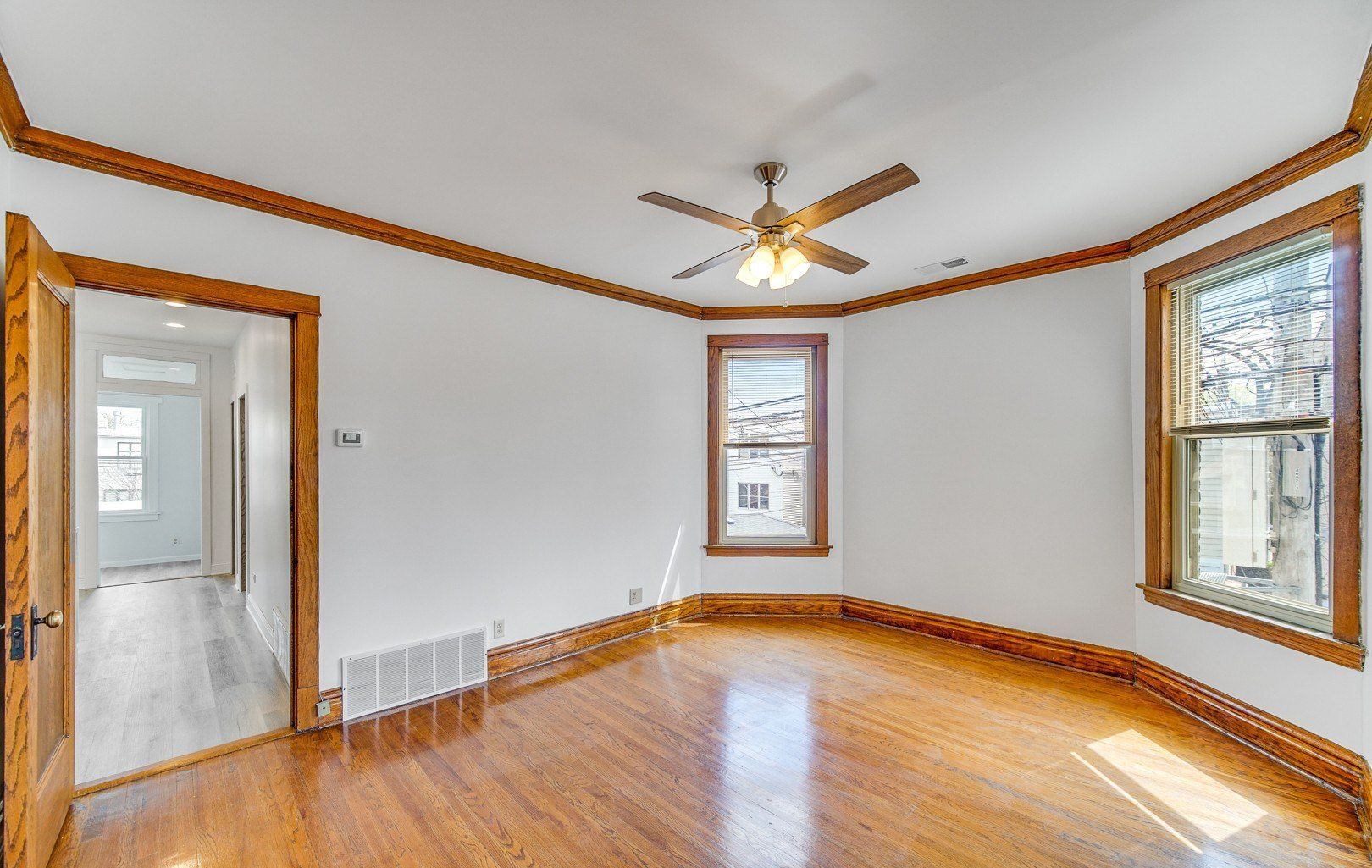 Building Photo - 3615 N Oakley Ave