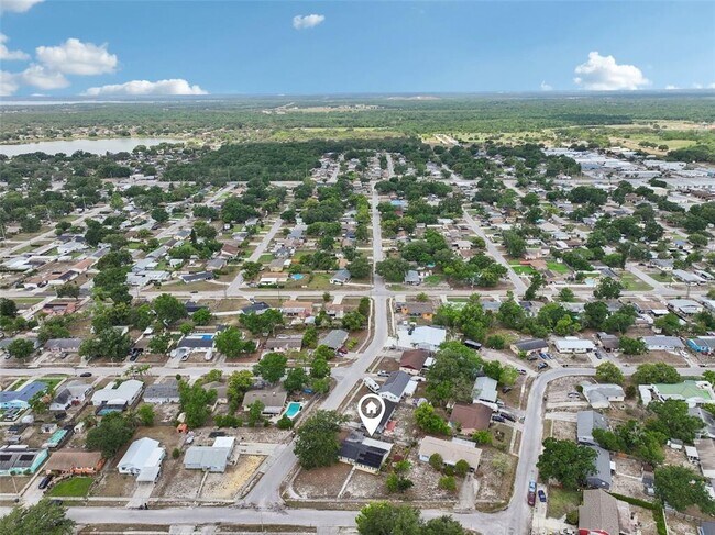 Building Photo - 503 Holt Cir