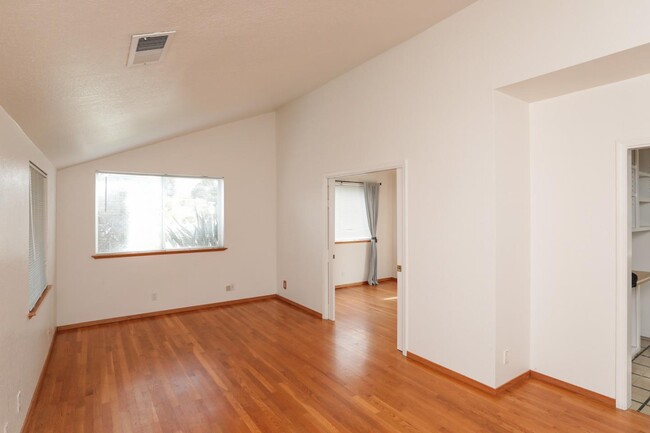 Building Photo - 12283 Woodside Dr